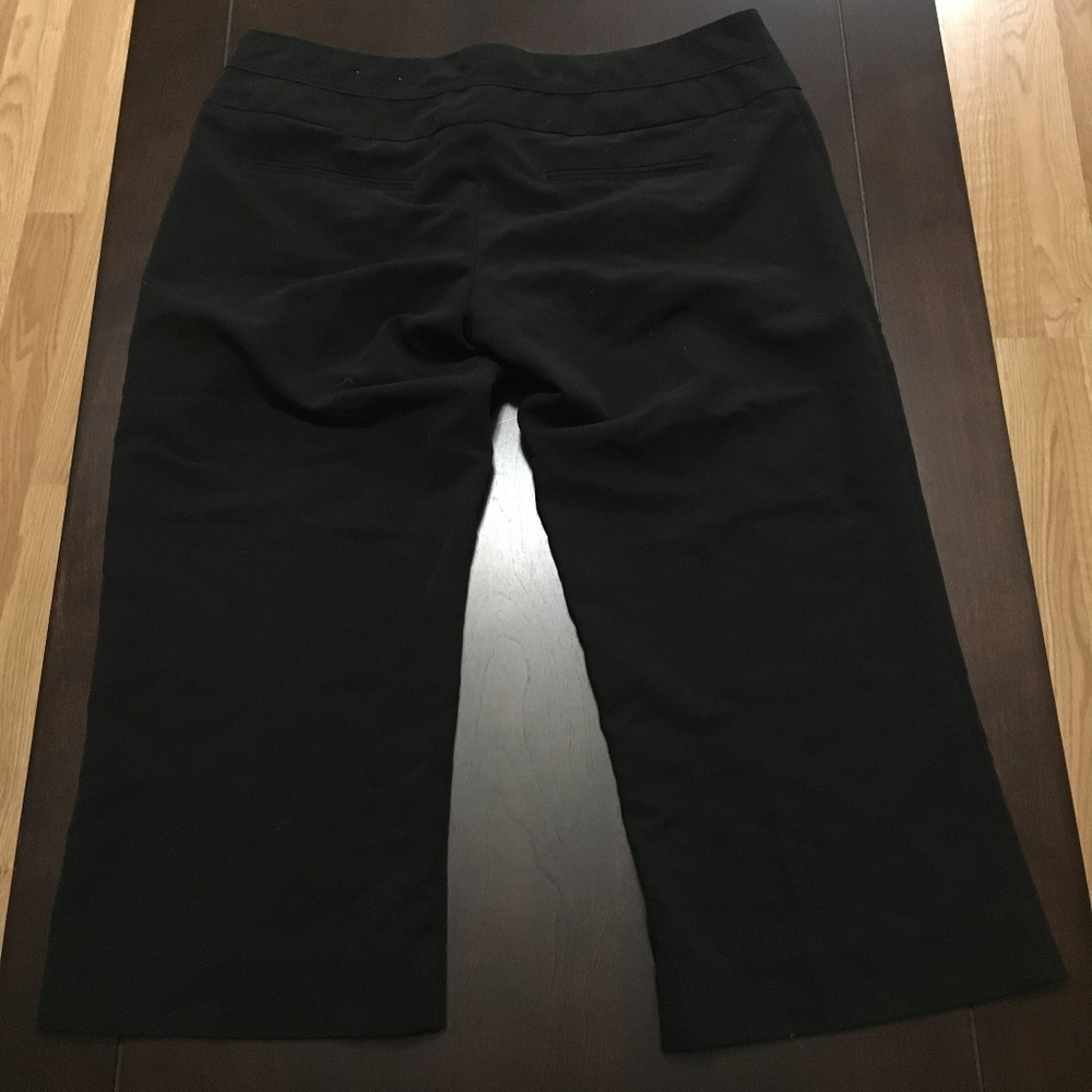 Maurices black dress capri pants size 1/2